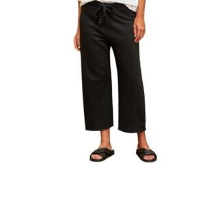 Frank & Eileen Catherine 24” Favorite Sweatpant Black Cropped Wide Leg
s medium